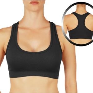 🏃🏽‍♀️Mono B Super Soft Racerback Sports Bra. Color: Black.
